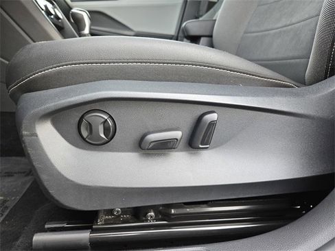 Used 2024 Volkswagen Taos SE image 20