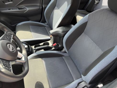 Used 2025 Nissan Versa SV image 36