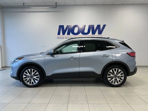 Used 2022 Ford Escape Titanium image 1