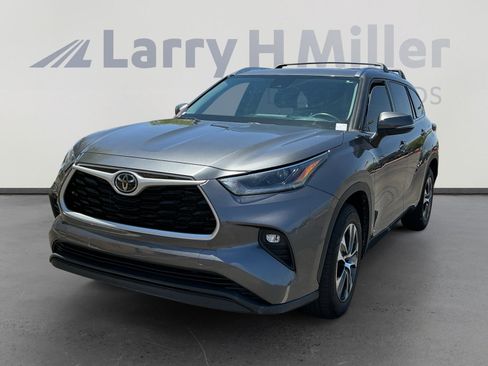 Used 2021 Toyota Highlander XLE FWD image 1
