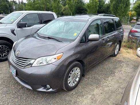 Used 2013 Toyota Sienna XLE FWD image 20