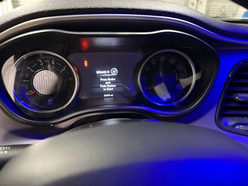 Used 2022 Dodge Challenger SXT image 19