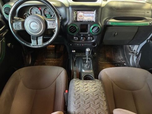 Used 2017 Jeep Wrangler Unlimited Sport w/ Connectivity Group AWD/4WD image 3