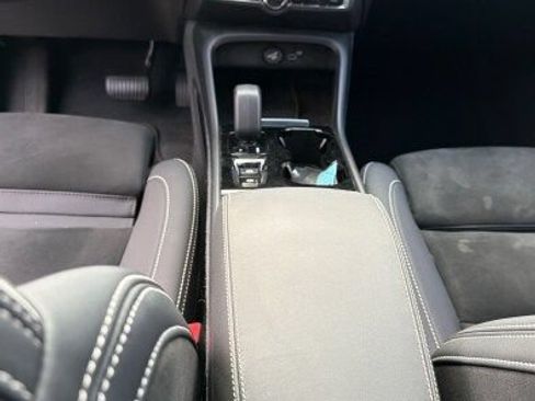 Used 2023 Volvo XC40 B5 Plus w/ Climate Package AWD/4WD image 10