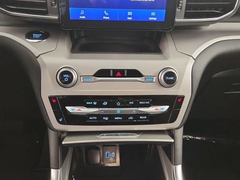 Used 2023 Ford Explorer XLT w/ Equipment Group 202A AWD/4WD image 16