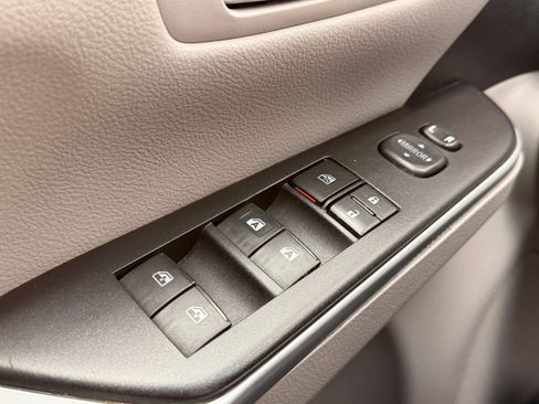 Used 2015 Toyota Camry LE FWD image 17