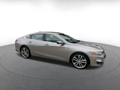 Used 2024 Chevrolet Malibu LT image 2