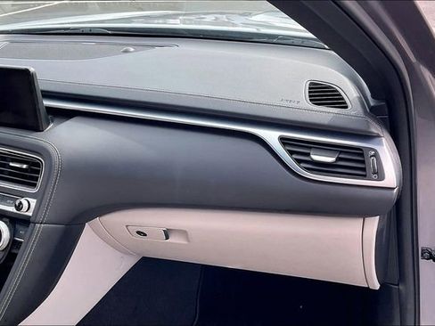 Used 2023 Genesis G70 2.0T image 16