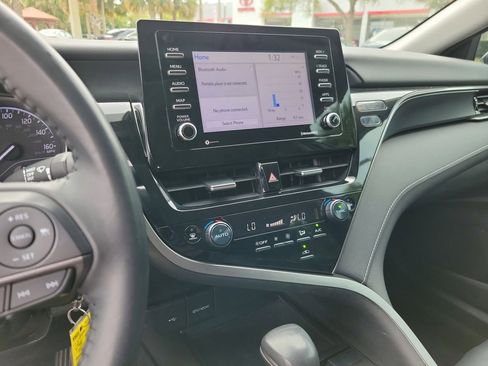 Used 2022 Toyota Camry SE image 23