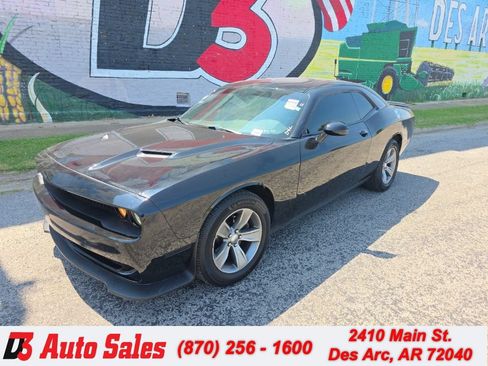Used 2019 Dodge Challenger SXT RWD image 1