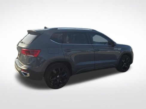 Used 2022 Volkswagen Taos SEL w/ Panoramic Sunroof Package FWD image 3