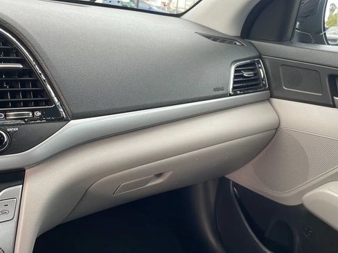 Used 2017 Hyundai Elantra SE FWD image 24