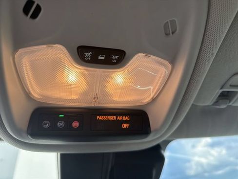 Used 2025 Chevrolet TrailBlazer LT AWD/4WD image 14