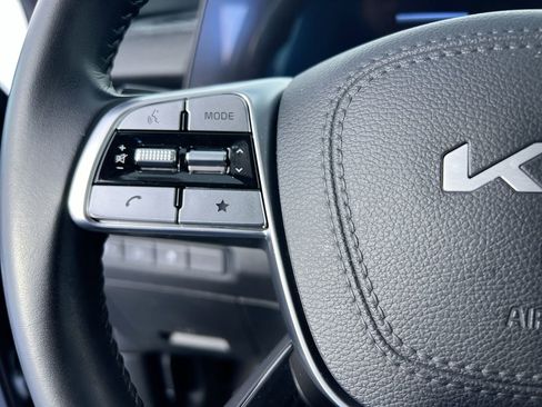 Used 2024 Kia Telluride LX image 16