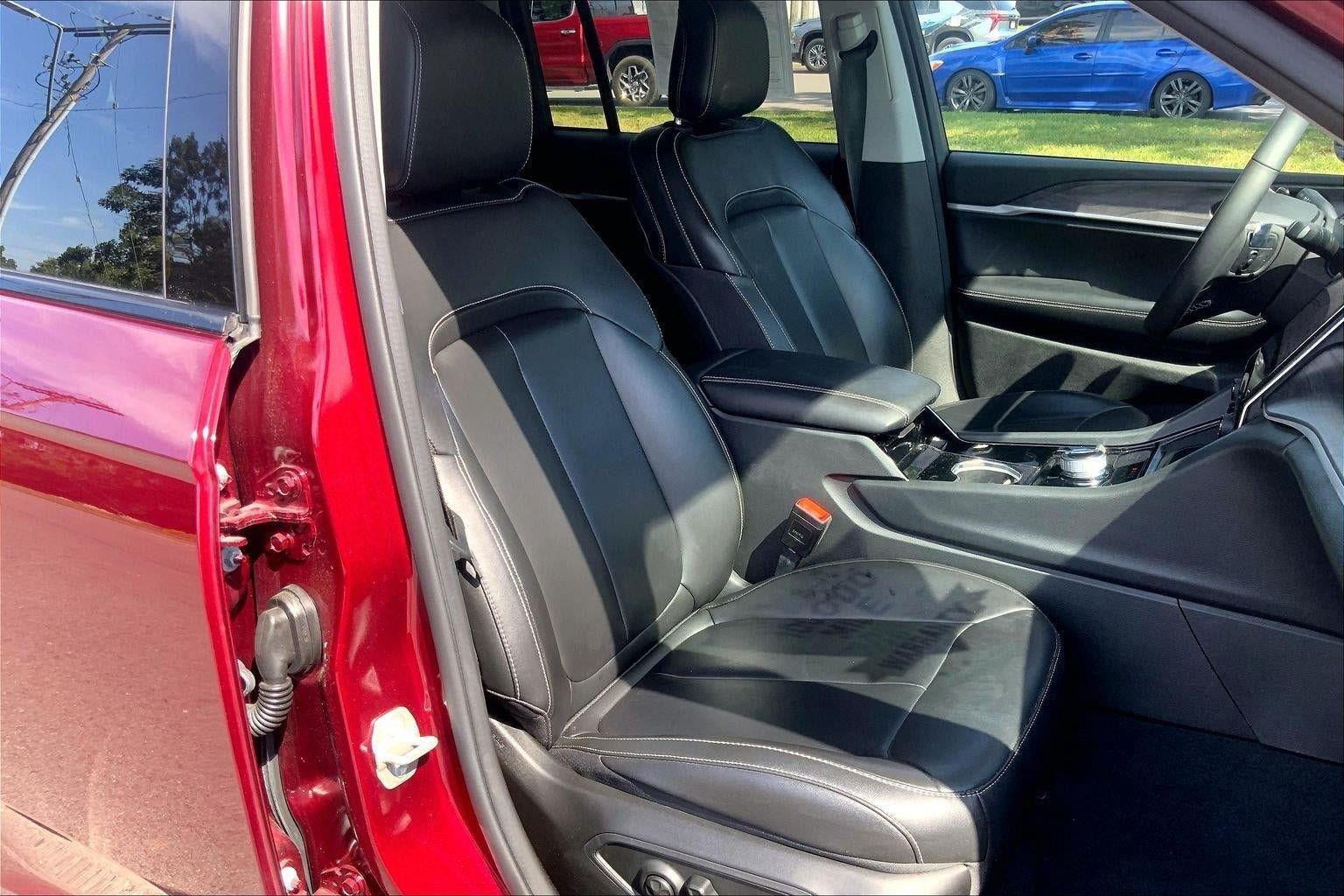 Used 2023 Jeep Grand Cherokee Limited AWD/4WD image 7