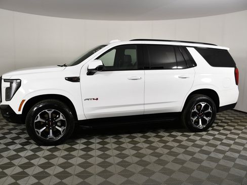 Used 2025 GMC Yukon AT4 AWD/4WD image 9