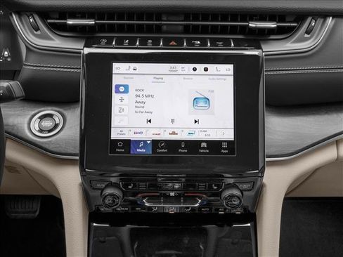 New 2025 Jeep Grand Cherokee Altitude RWD image 7