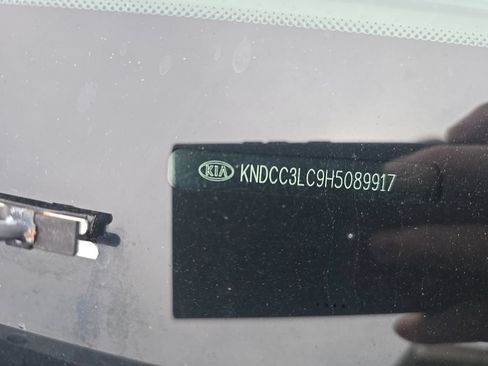 Used 2017 Kia Niro EX FWD image 7