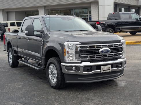 New 2026 Ford F250 XLT w/ FX4 Off-Road Package image 4