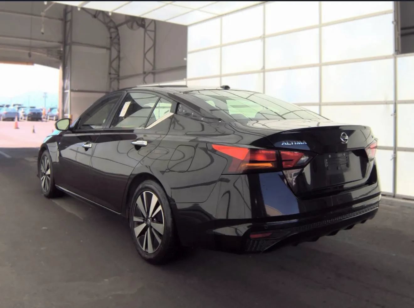 Used 2022 Nissan Altima 2.5 SV FWD image 2