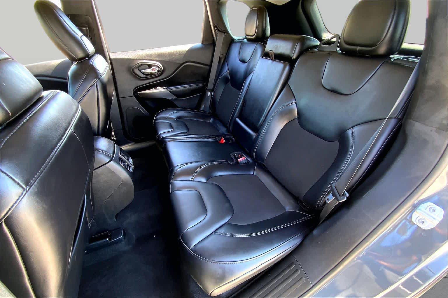 Used 2021 Jeep Cherokee Latitude Plus FWD image 20
