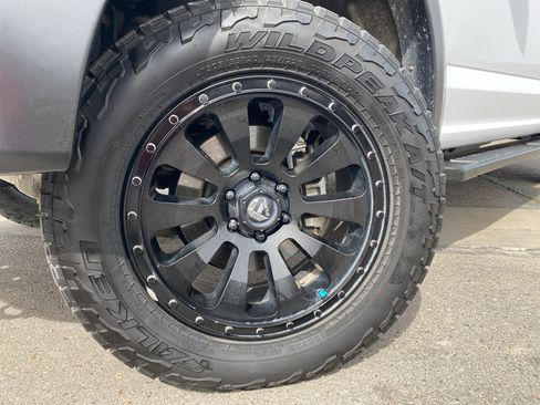 Used 2019 Ford F150 Lariat image 2