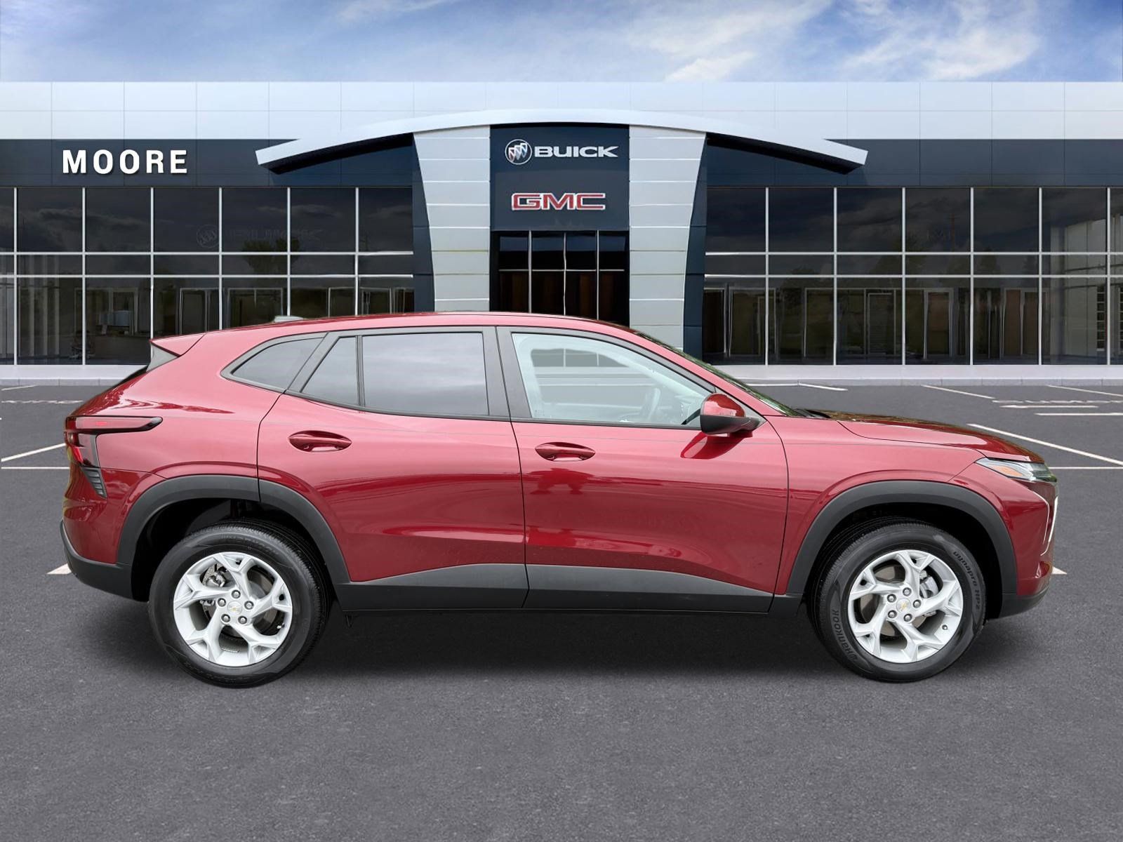 Used 2025 Chevrolet Trax LS w/ LS Convenience Package FWD image 2