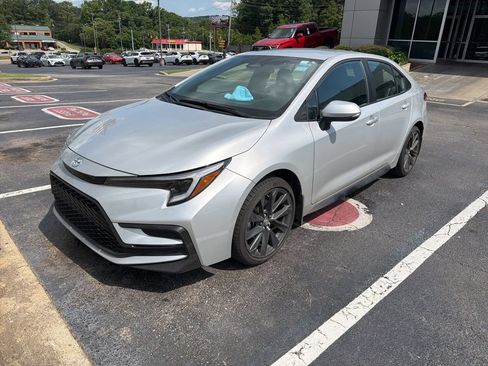 Used 2026 Toyota Corolla SE FWD image 1