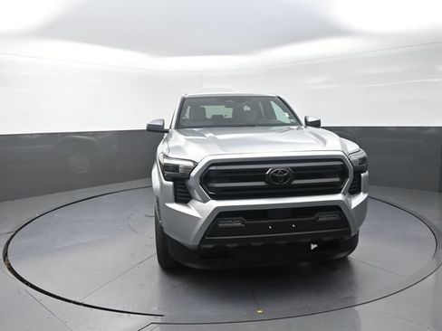 Used 2025 Toyota Tacoma SR5 AWD/4WD image 32