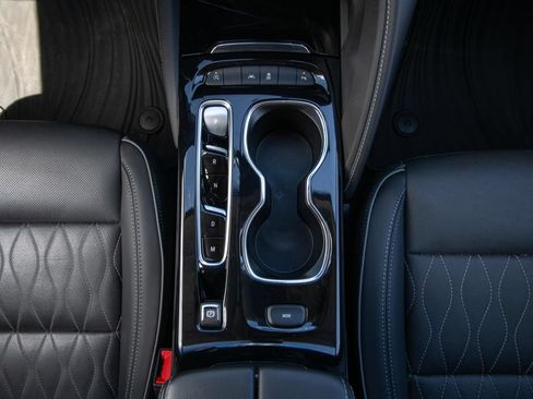 Used 2022 Buick Envision Avenir w/ Safety Package FWD image 24