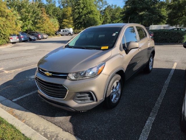Used 2020 Chevrolet Trax LS w/ Tint and Cruise Package FWD image 5