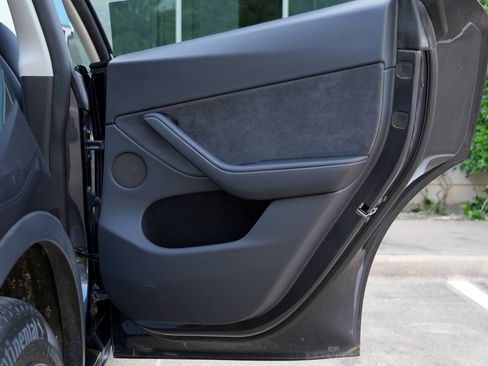 Used 2025 Tesla Model Y Long Range RWD image 43