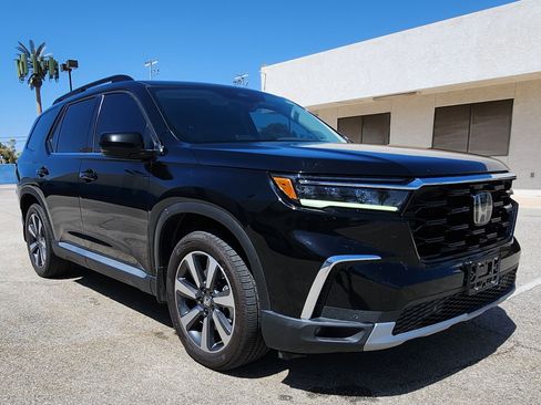 Used 2024 Honda Pilot Touring image 3