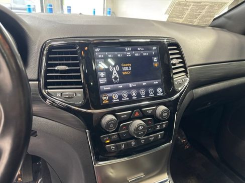 Used 2020 Jeep Grand Cherokee Altitude AWD/4WD image 18