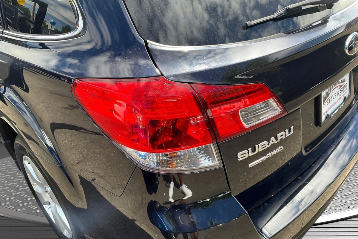 Used 2012 Subaru Outback 2.5i Premium w/ All-Weather Pkg AWD/4WD image 22
