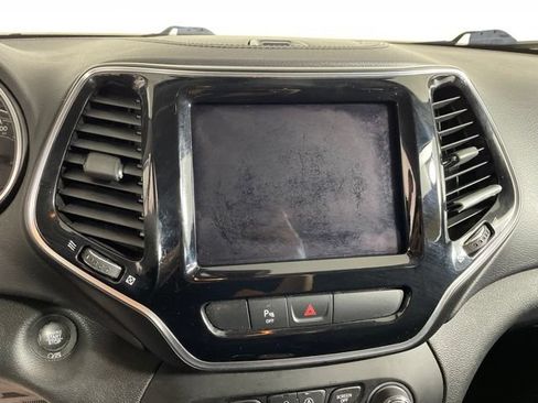 Used 2019 Jeep Cherokee Limited AWD/4WD image 16