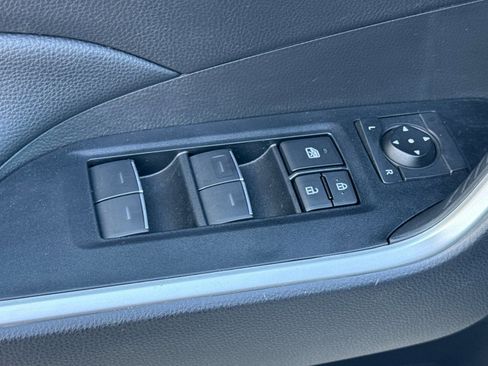 Used 2025 Toyota RAV4 XLE w/ Convenience Package image 13