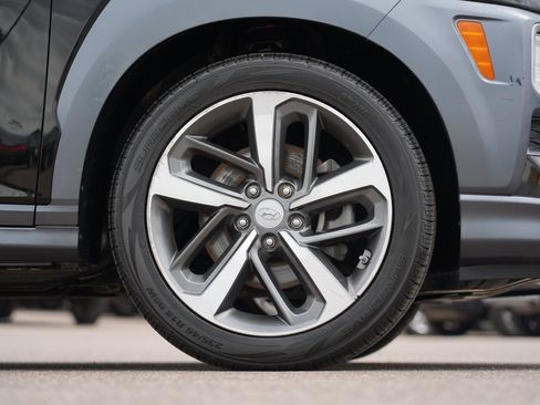 Used 2021 Hyundai Kona Ultimate FWD image 11