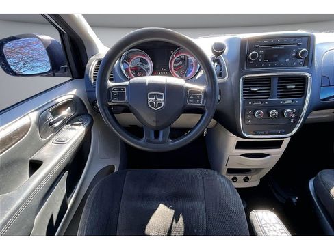 Used 2018 Dodge Grand Caravan w/ UConnect Hands-Free Group image 6