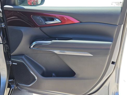 Certified 2025 Chevrolet Traverse RS w/ LPO, Floor Liner Package AWD/4WD image 28