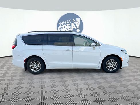 Used 2021 Chrysler Pacifica Touring w/ Cold Weather Group image 7