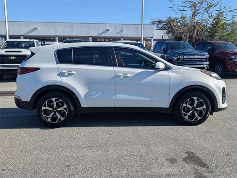 Used 2020 Kia Sportage LX image 2