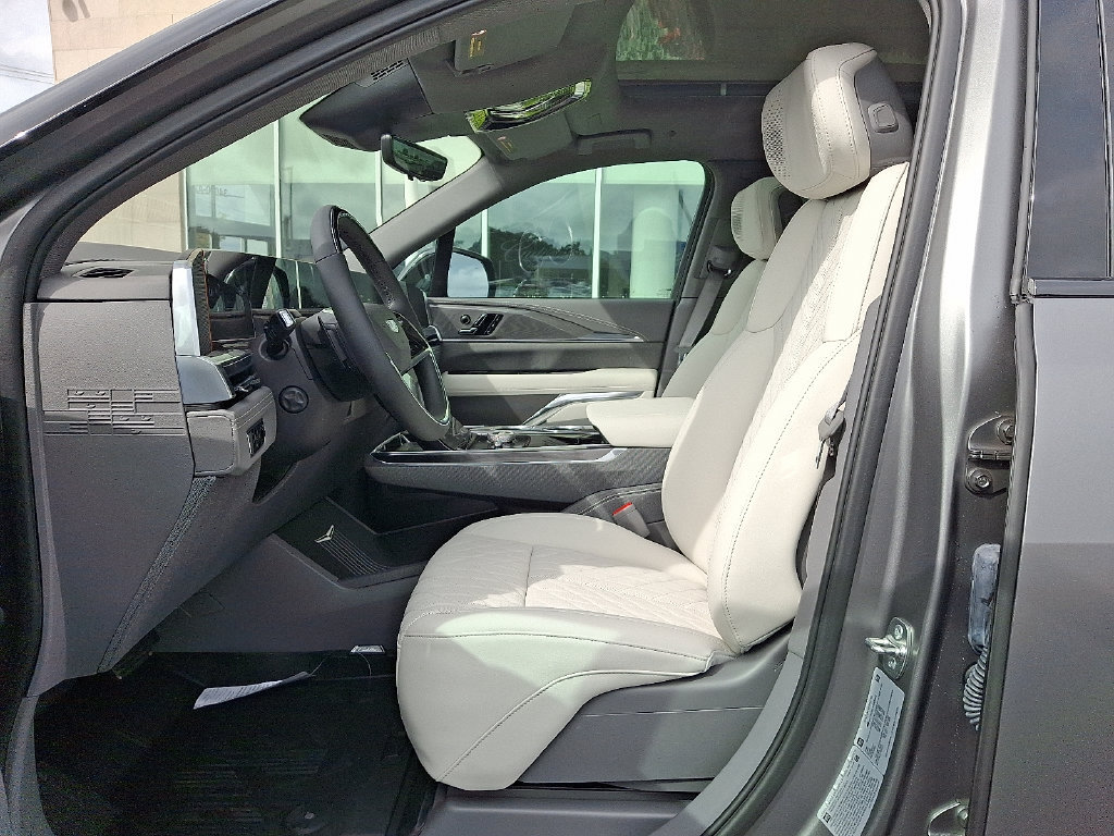 New 2026 Cadillac Escalade IQ Luxury 1 w/ LPO, Floor Liner Package AWD/4WD image 6