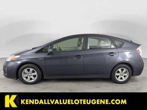 Used 2015 Toyota Prius Two FWD image 2