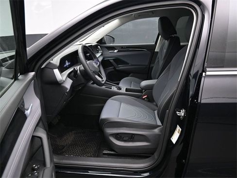 New 2026 Volkswagen Tiguan SE image 9