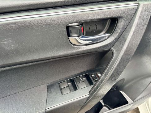 Used 2017 Toyota Corolla LE FWD image 14