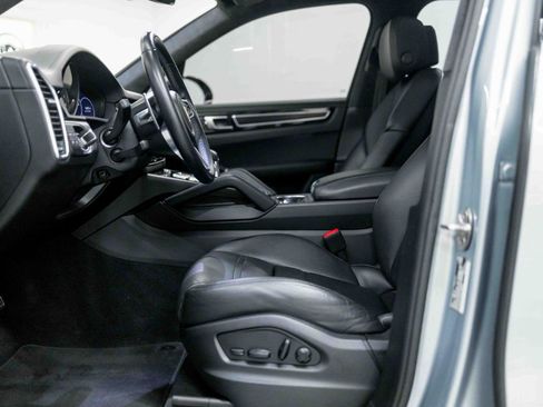 Used 2022 Porsche Cayenne GTS AWD/4WD image 43
