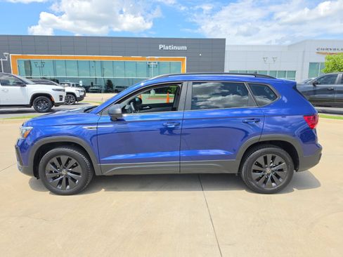 Used 2023 Volkswagen Taos S FWD image 2