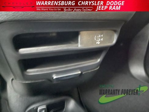 New 2026 Chrysler Pacifica Select w/ S Appearance Package image 32