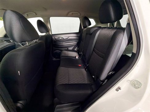 Used 2020 Nissan Rogue S image 23